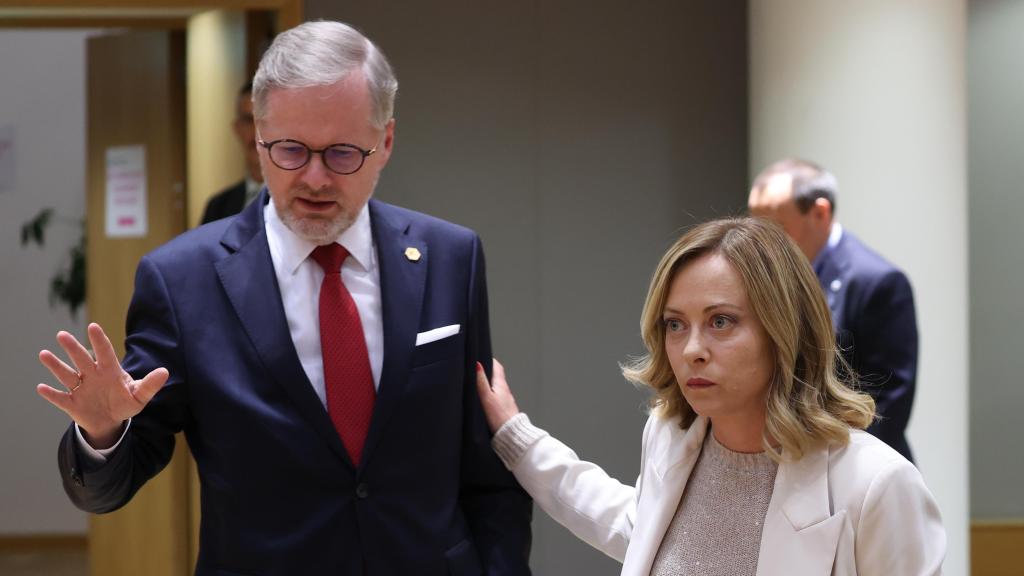 El checo Peter Fiala y Giorgia Meloni, excluidos de las negociaciones de altos cargos de la UE por pertenecer a la familia de derecha radical