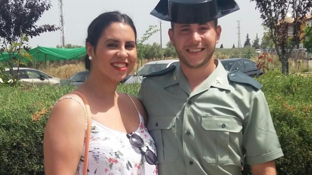 El Guardia Civil Jacobo Barchín y su esposa Raquel.