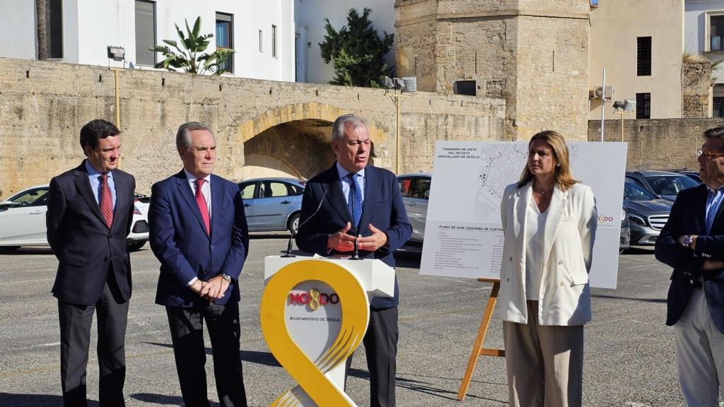 El alcalde, durante la presentación del proyecto, este jueves en Sevilla.