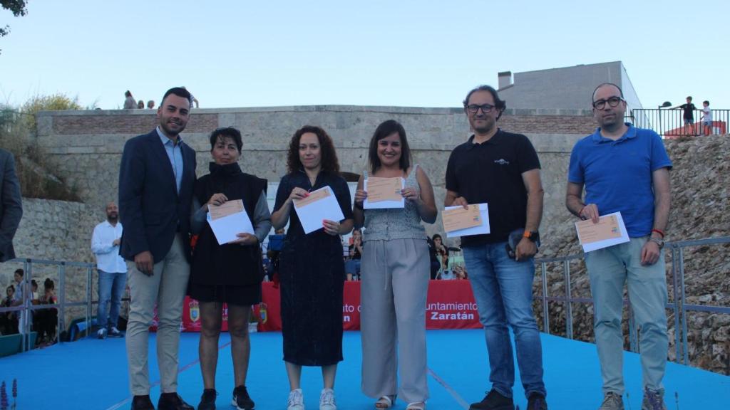 Imagen de los premiados en la gala celebrada este viernes en el municipio vallisoletano de Zaratán junto al alcalde, Roberto Migallón