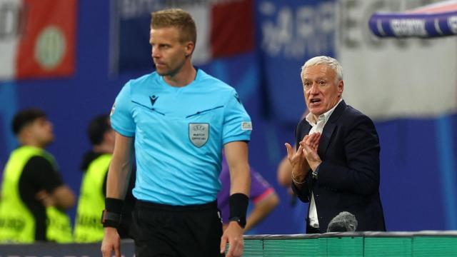 Glenn Nyberg, con Didier Deschamps por detrás