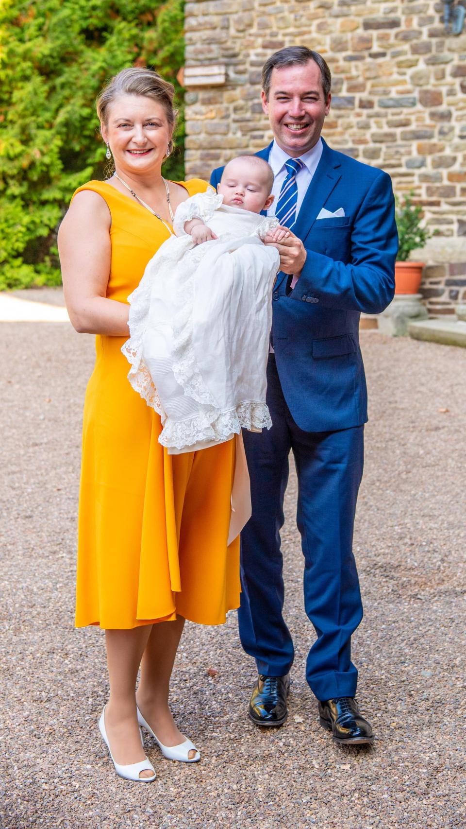 Guillermo y Stéphanie de Luxemburgo en una imagen tomada con su hijo mayor, en 2020.