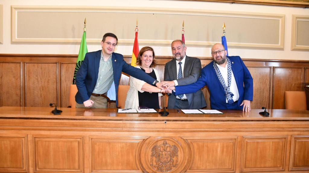 La Diputación de Toledo y la UCLM han firmado este lunes un convenio de colaboración.