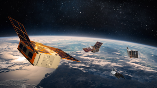Representación de satélites de Sateliot en órbita