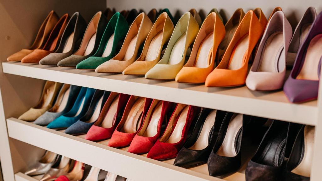 Varios pares de zapatos, en una imagen de Shutterstock.