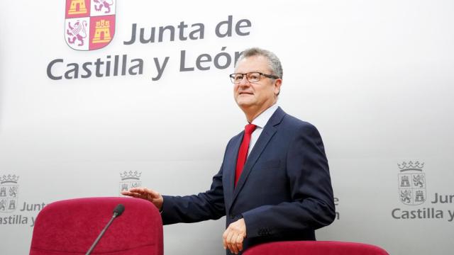 El consejero de Agricultura, Ganadería y Desarrollo Rural, Gerardo Dueñas, durante la rueda de prensa de este lunes