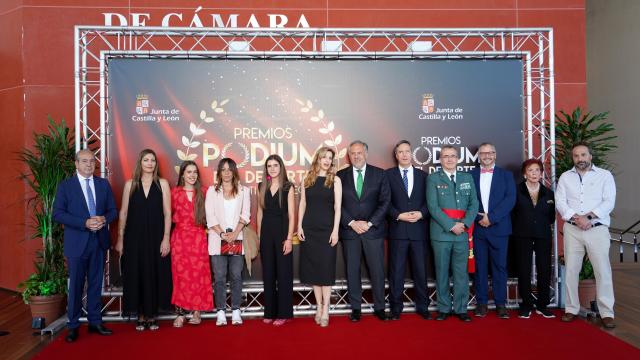 Foto de familia en la gala de entrega de los XII Premios Pódium del Deporte de Castilla y León