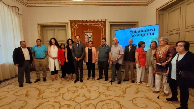 El alcalde de Salamanca presenta el programa 'Salamanca Acompaña' con nuevas actividades
