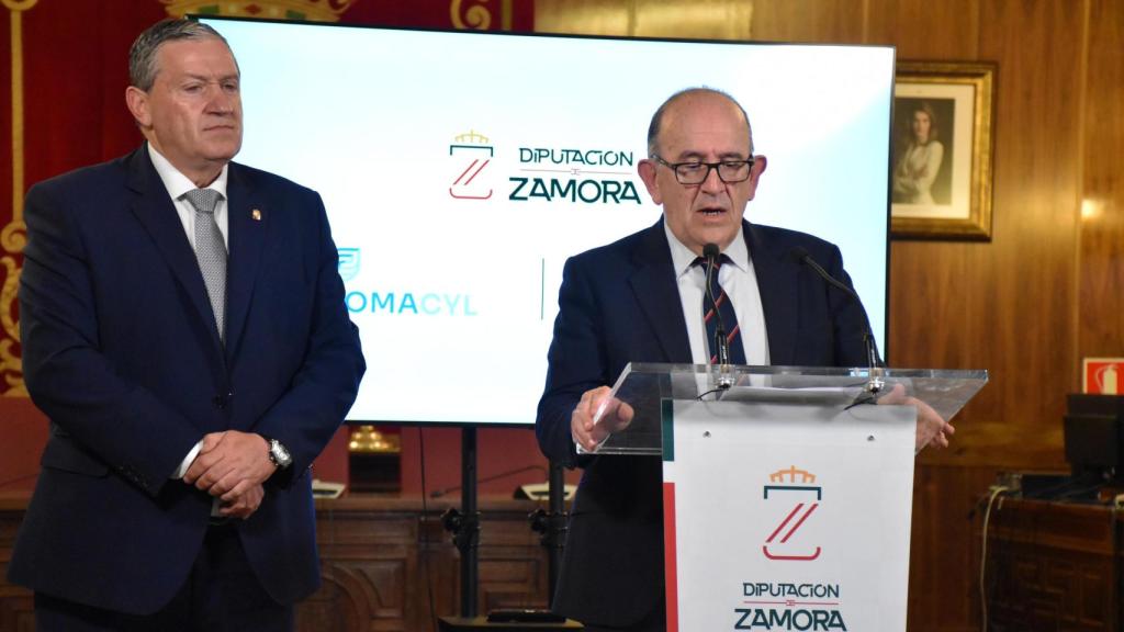 El director general de la Sociedad Pública de Infraestructuras y Medioambiente, José Manuel Jiménez; y el presidente de la Diputación de Zamora, Javier Faúndez