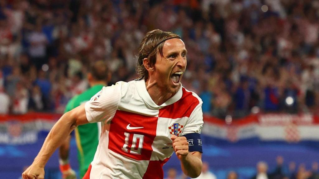 Modric celebra su gol frente a Italia.