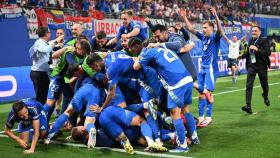 Los jugadores de Italia celebran su gol ante Croacia.