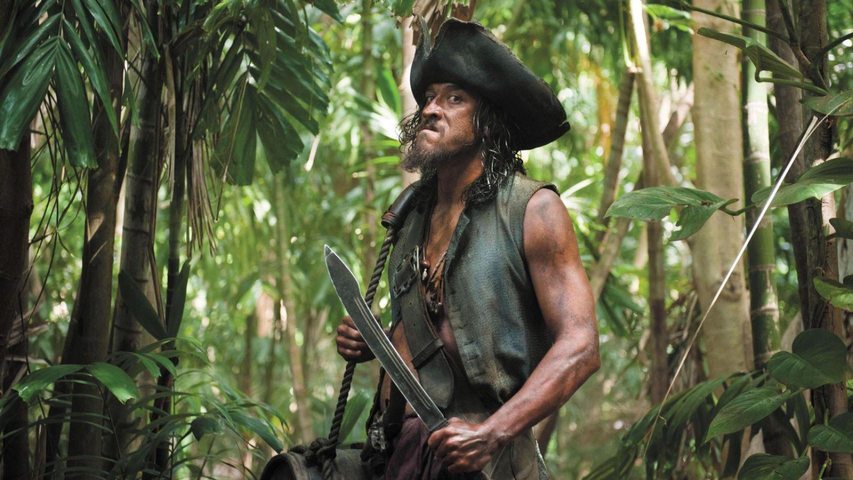 El surfista, socorrista y actor Tamayo Perry, caracterizado como pirata en la película 'Piratas del Caribe: en mareas misteriosas' (2011)