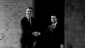 El presidente del Gobierno, Pedro Sánchez (i), y el president de la Generalitat de Catalunya, Pere Aragonès (d)