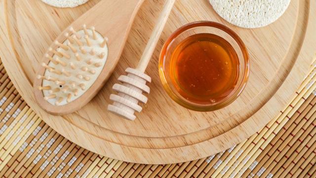 Mascarilla con aceite de oliva y miel para el cabello.