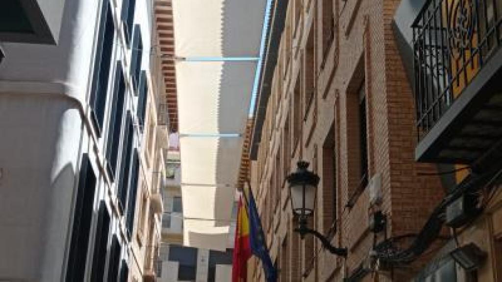 Los toldos que el Ayuntamiento de Murcia está instalando en el casco histórico.