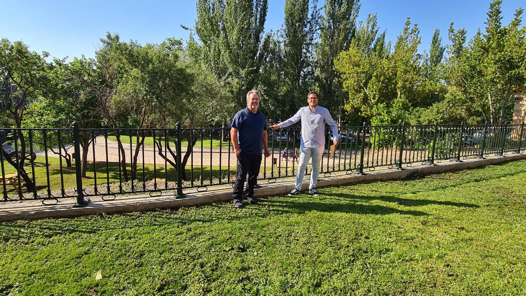 El alcalde de Zamora, Francisco Guarido; y el concejal de Obras, Movilidad, Infraestructuras y Participación Ciudadana, Pablo Novo, en el entorno de la Peña de Francia