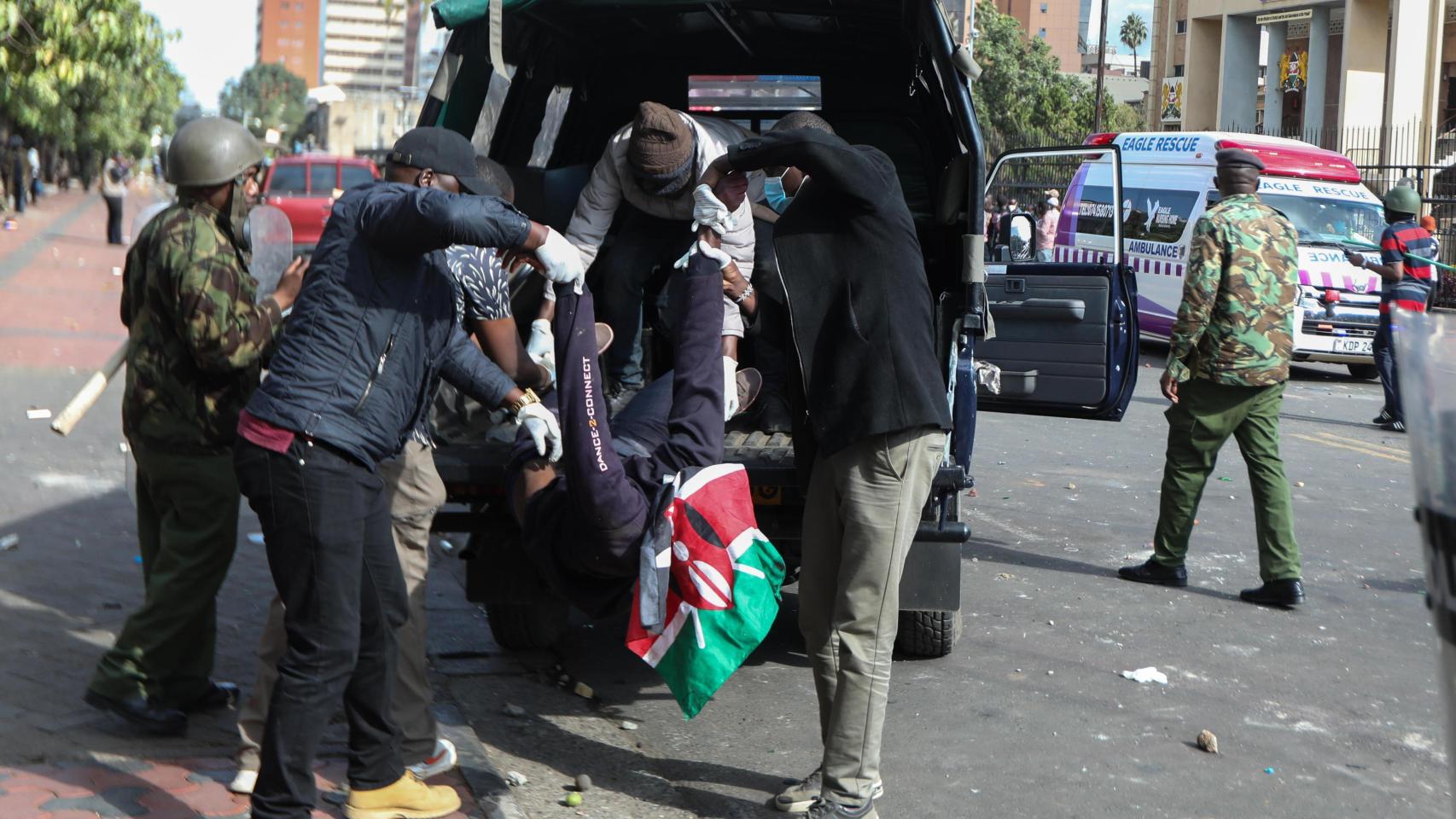 Una de las muchas manifestaciones en la ciudad de Nairobi, Kenia, tras un alza de los impuestos.