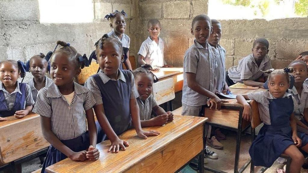 Estudiantes en un colegio de Puerto Príncipe, Haití.