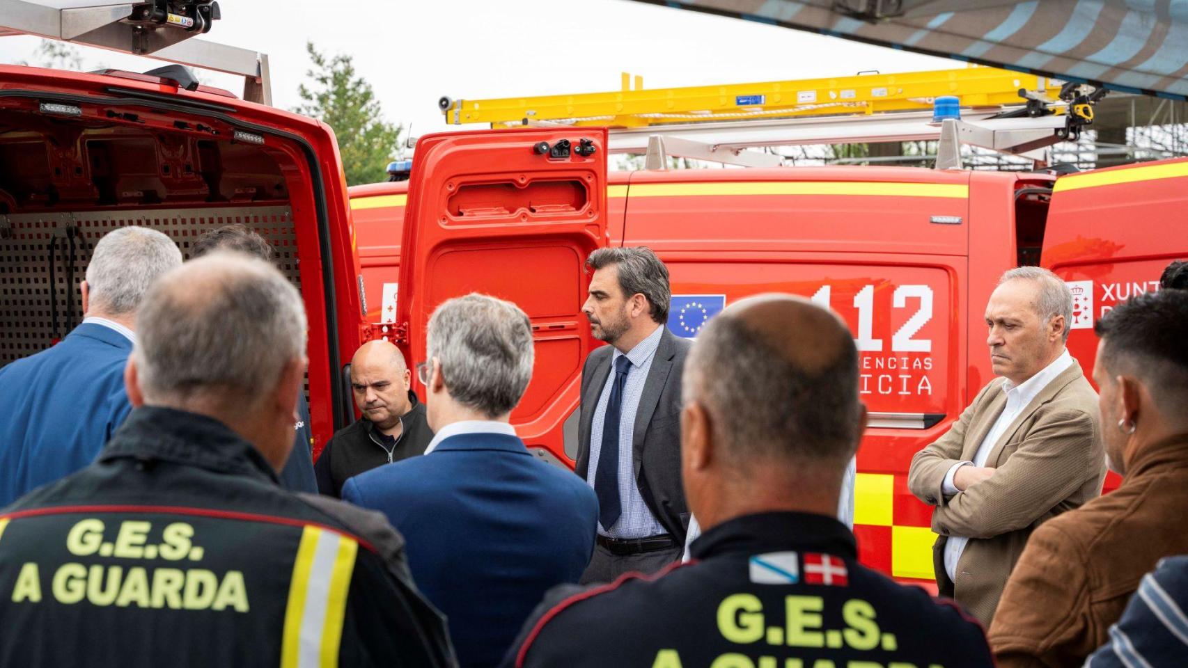 Entrega del material al GES de Mos y A Guarda.