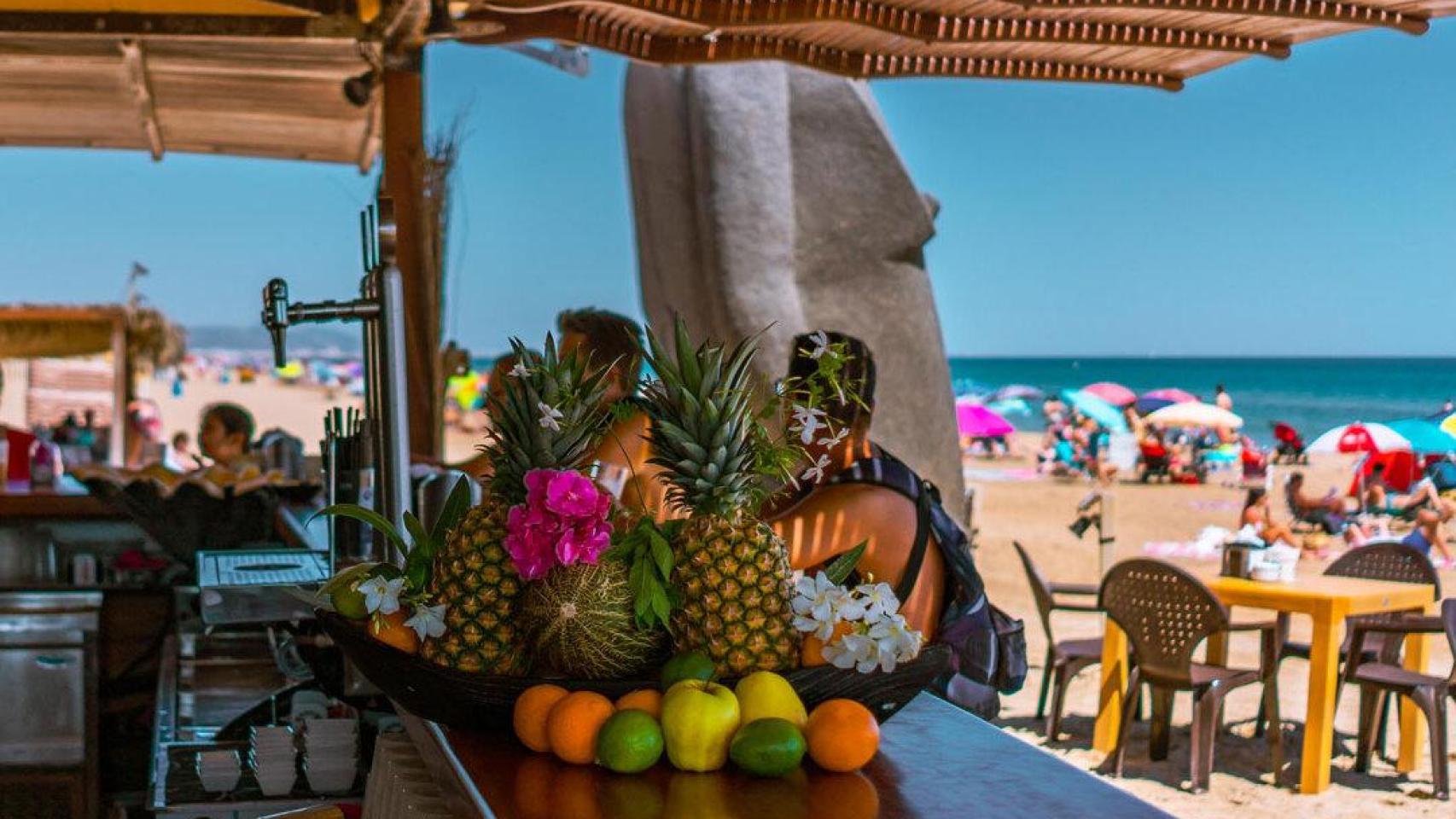 Chiringuito 'Oli Ba Ba', en la playa de Oliva (Valencia), inspirado en la Isla de Pascua. Oli Ba Ba