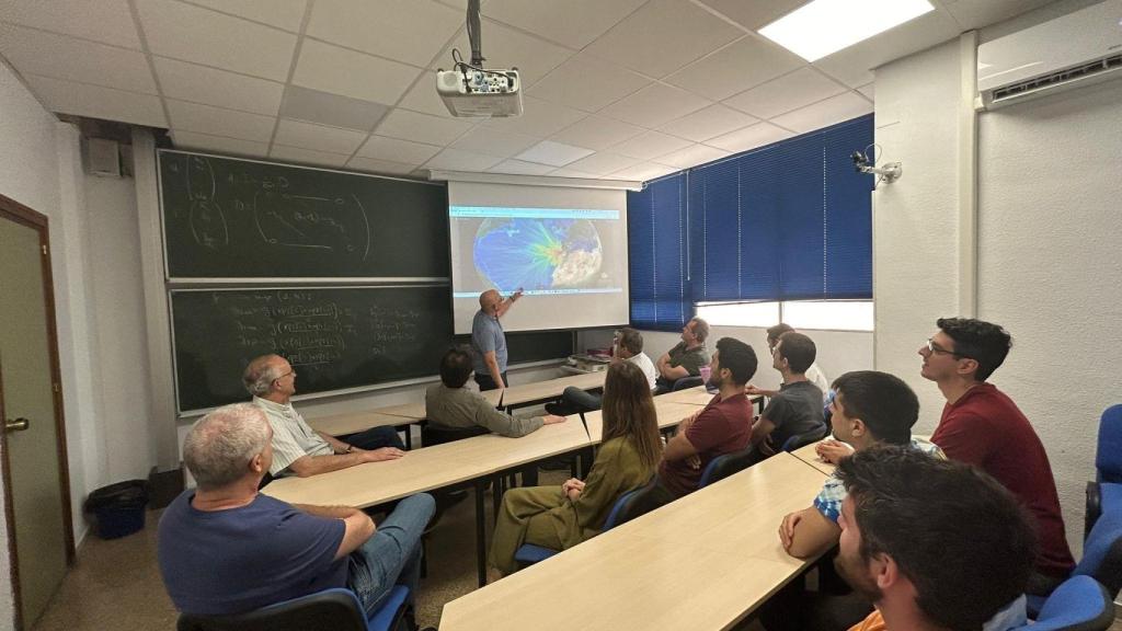 Imagen del equipo de investigadores españoles que ha desarrollado algoritmos capaces de predecir en tiempo real catástrofes naturales.