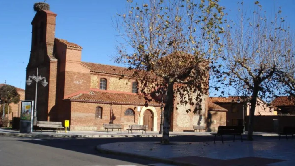 Vista de la iglesia de Trobejo de Cerecedo, en León.