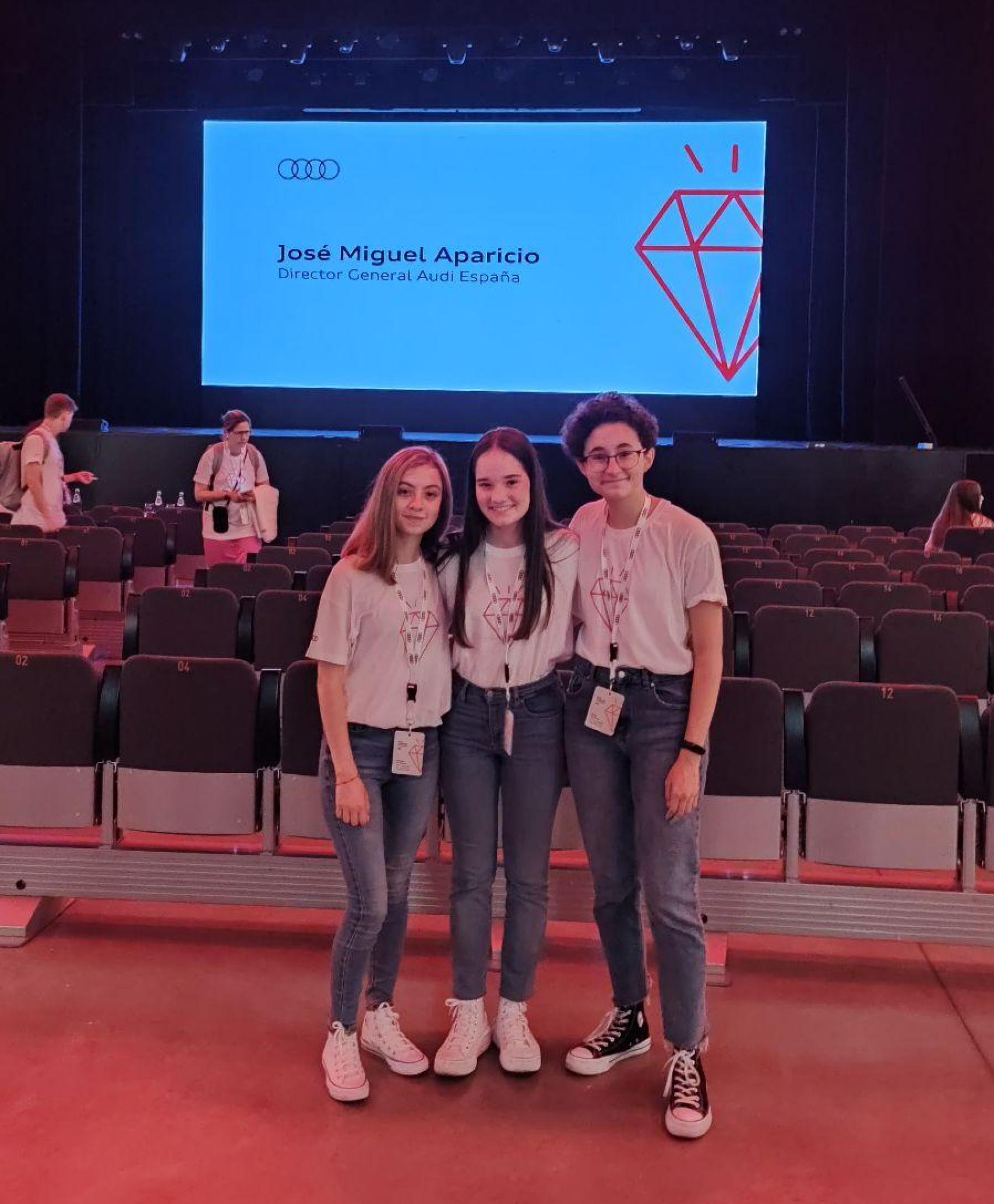 Las tres jóvenes del Colegio Compañía de María 'La Enseñanza' de Logroño.