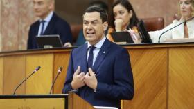 El presidente de la Junta de Andalucía, Juanma Moreno, en el Parlamento.