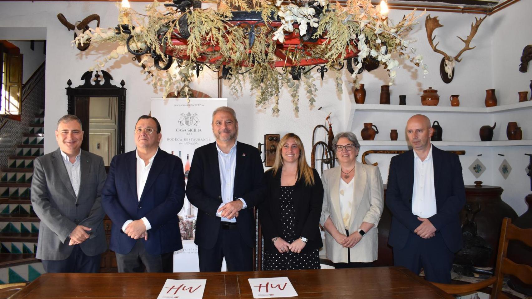 La UMH, la Bodega Casa Sicilia y Grupo Vectalia reafirman su compromiso con la educación y la cultura del vino.