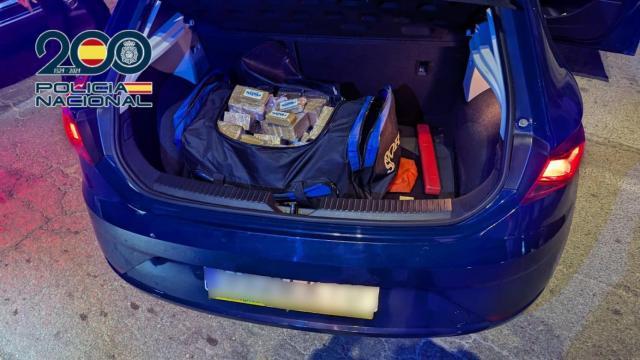 Se han incautado 42 kg de hachís, que estaban guardados en el maletero.