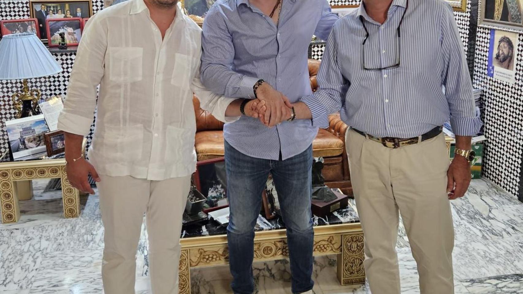 Víctor de Aldama sella el acuerdo con Javier Páez Ramírez Javier Páez Ruiz de Lopera