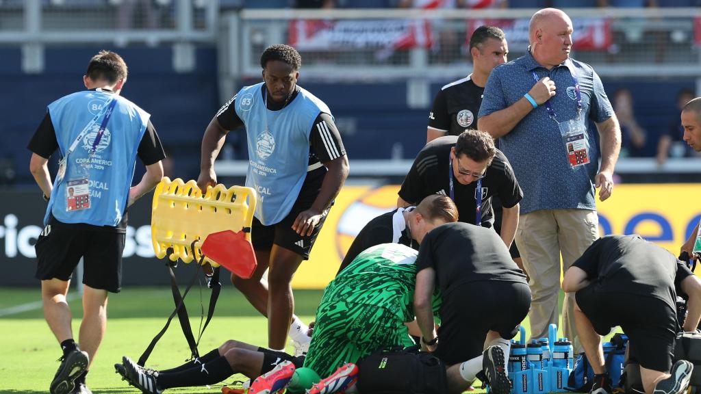 Un árbitro asistente se desmaya en la Copa América