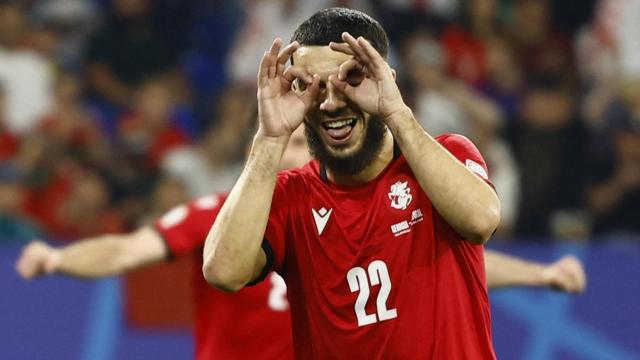 Mikautadze celebra el segundo gol de Georgia ante Portugal.