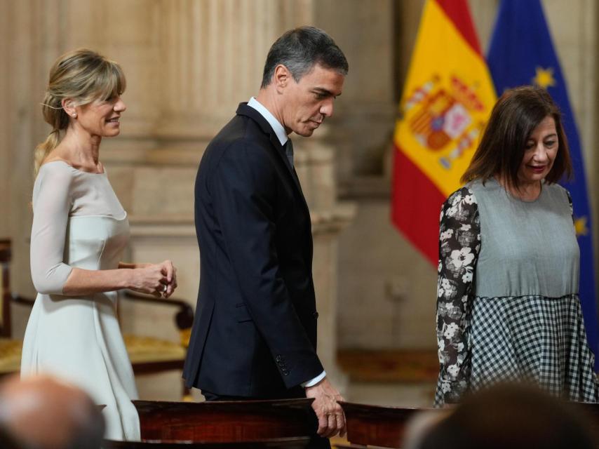 La mujer del presidente del Gobierno, Begoña Gómez, junto a Pedro Sánchez.