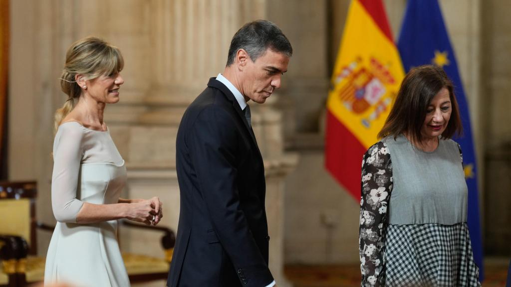 La mujer del presidente del Gobierno, Begoña Gómez, junto a Pedro Sánchez.