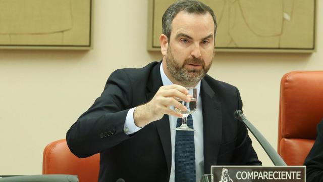 El presidente del FROB, Álvaro López Barceló, participa en la Comisión de Economía, Comercio y Transformación Digital en el Congreso de los Diputados.