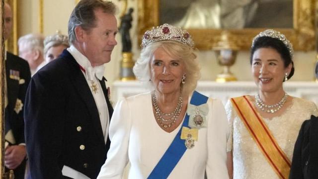 El emperador Naruhito y la emperadora Masaco acompañados por el rey Carlos III y la reina Camilla en su cena oficial en Reino Unido