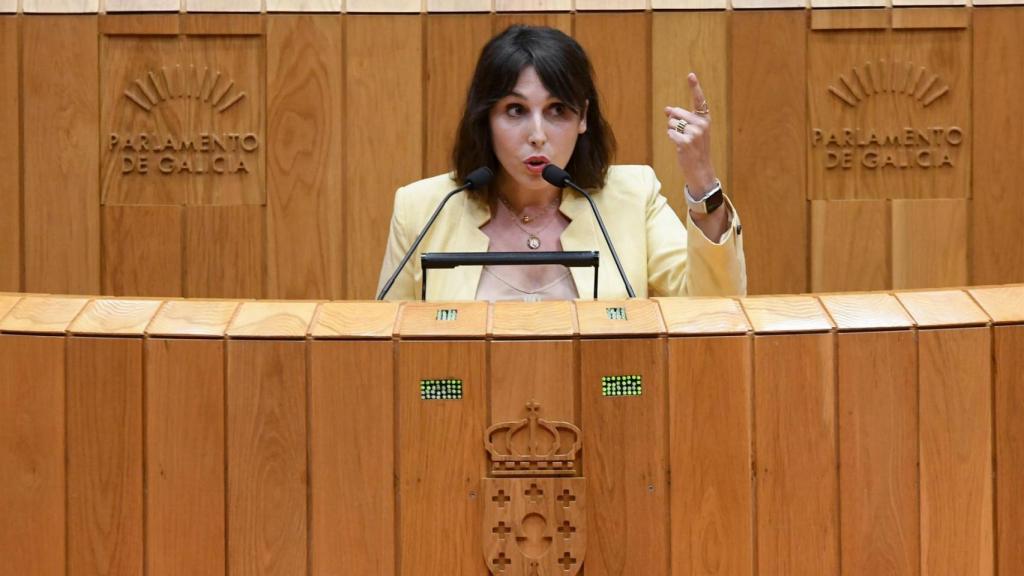 La conselleira de Economía e Industria, María Jesús Lorenzana, durante una intervención en el pleno del Parlamento gallego.