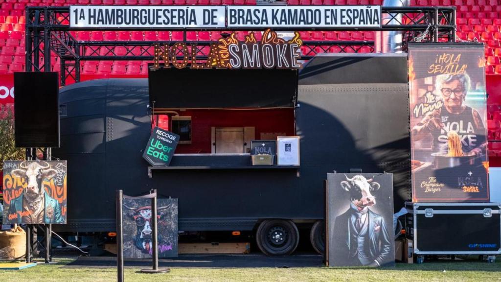 'Foodtruck' de Nola Smoke en la Champions Burger de Valencia. EE