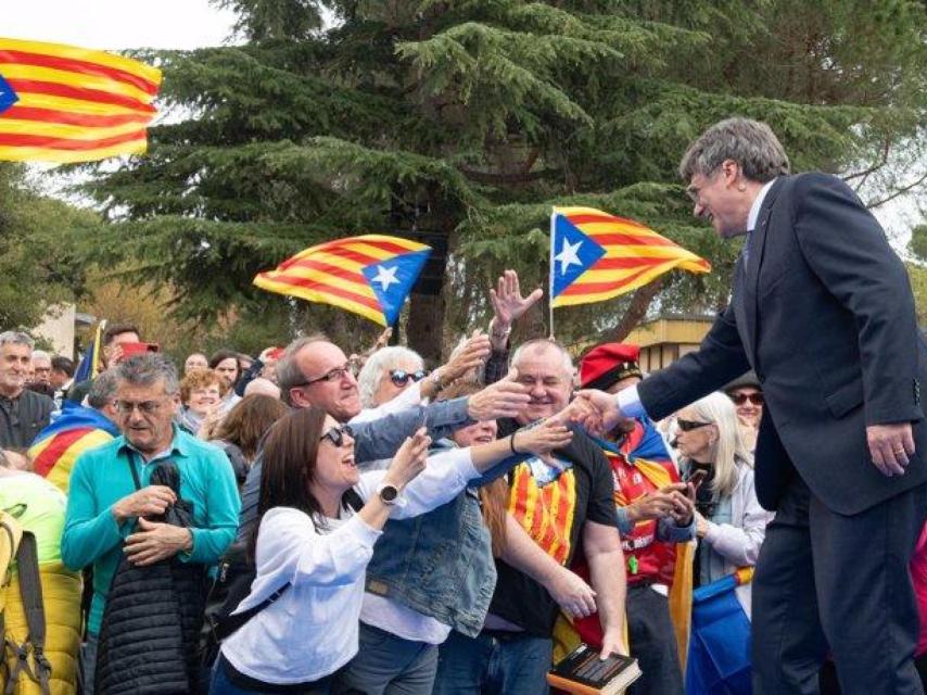 Carles Puigdemont durante la última campaña electoral en Elna (Francia).