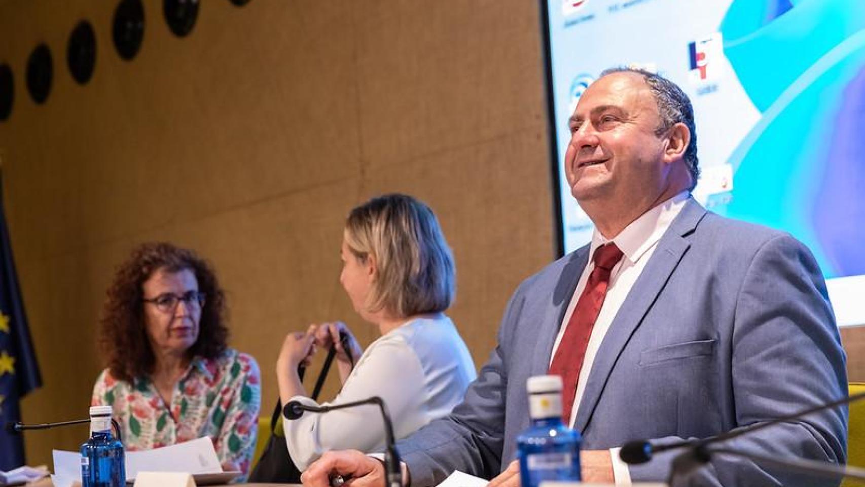 Julián Martínez Lizán en la reunión del Comité Regional Vinícola.