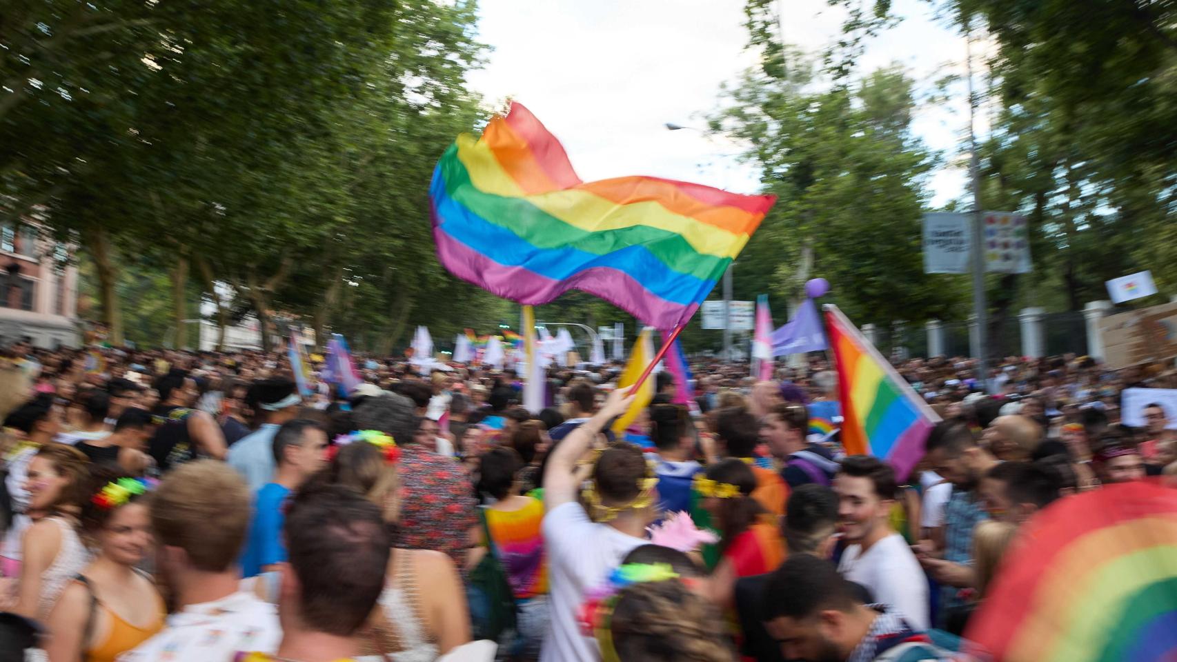 Varias personas participan en la manifestación del Orgullo LGTBI de 2023 en Madrid.