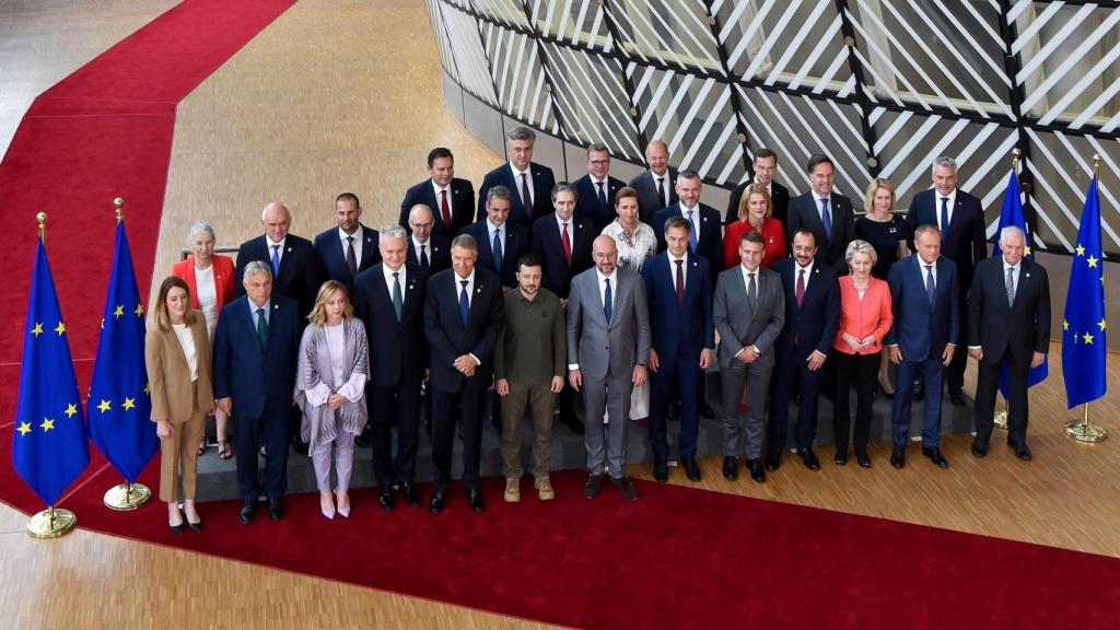 La foto de familia de los líderes europeos con el presidente de Ucrania, Volodímir Zelenski