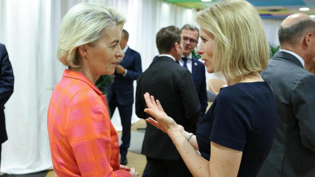 Ursula von der Leyen conversa con Kaja Kallas durante el Consejo Europeo de este jueves en Bruselas