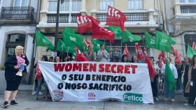 Protesta de Women Secret en la plaza de Lugo de A Coruña.