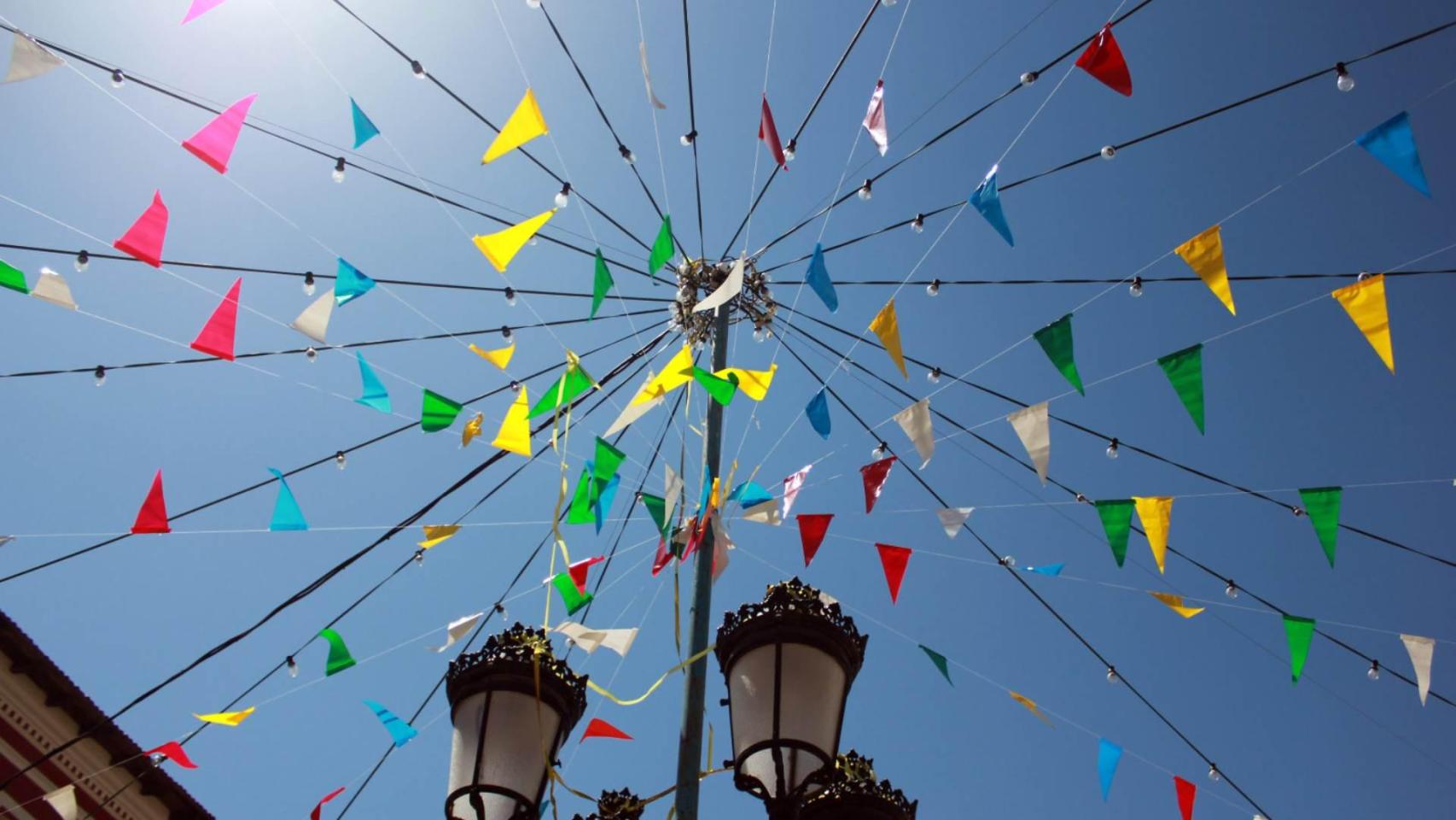 Imagen de archivo de un pueblo en fiestas