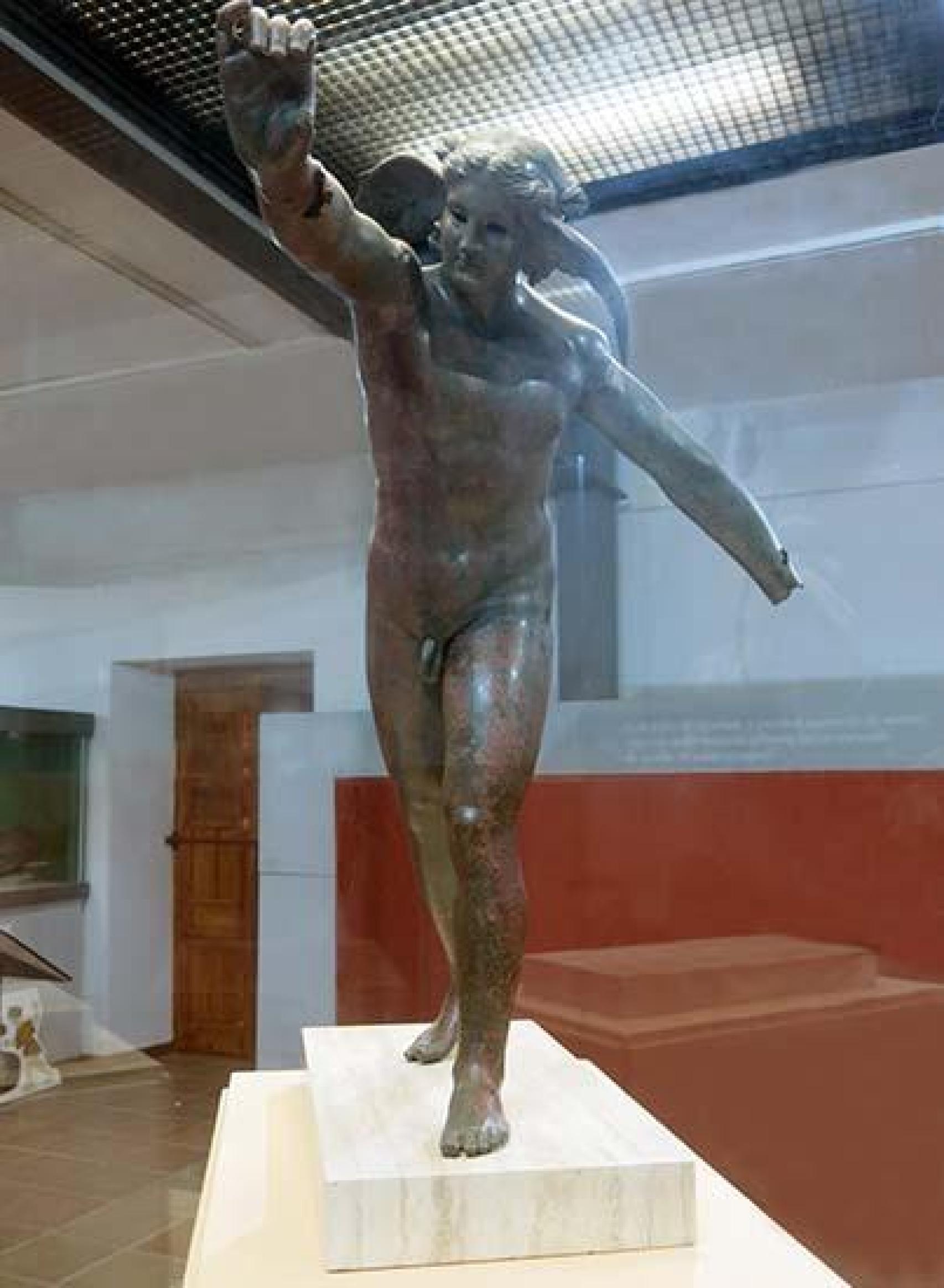 Estatua de Hypnos en el museo histórico de Almedinilla.