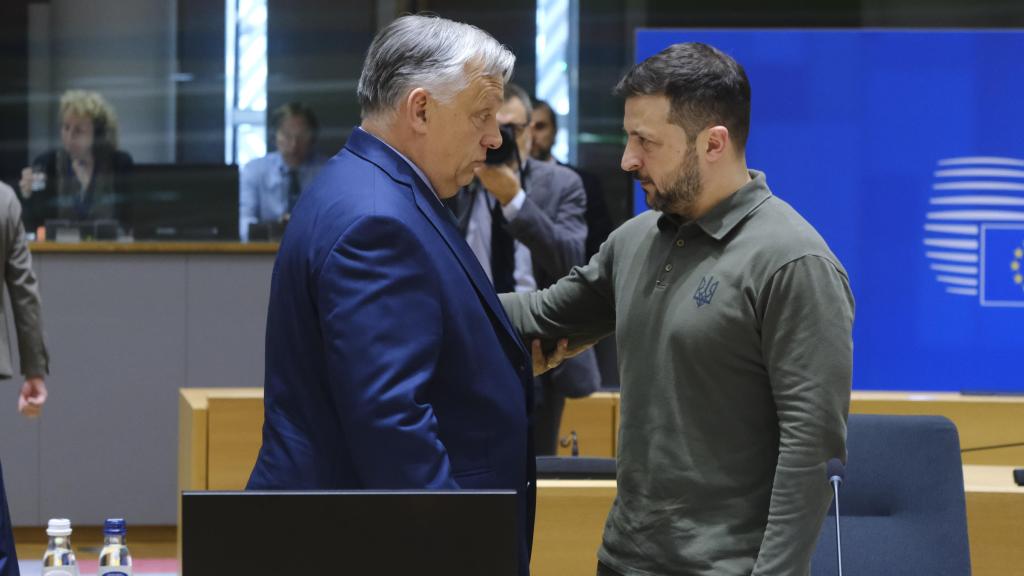 Viktor Orbán chocó con el presidente ucraniano, Volodímir Zelenski, durante la cumbre de la semana pasada en Bruselas.