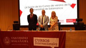 José Miguel Sánchez Llorente, Raúl Sánchez Prieto y María Rosario Llorente en la presentación de los Cursos Internacionales de la Universidad de Salamanca