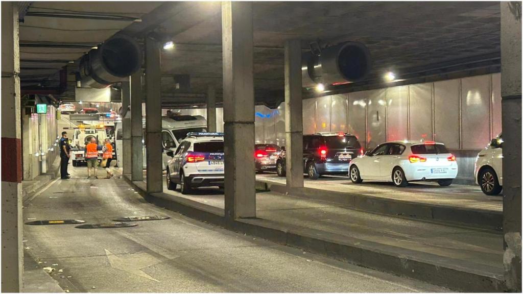 Una autocaravana se estrella en el túnel de María Pita